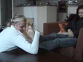 feet sniffing