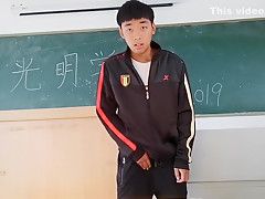 男孩 大学 教室 吃精 射精 自慰 打飞机 正太 可爱 手淫