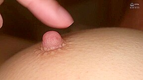 寝ているおさんにこっそり挿入セックス開始