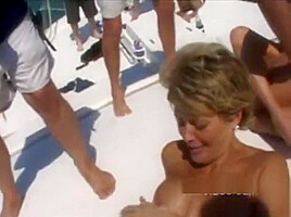 matures Hanna and Tracy are fucking on yacht